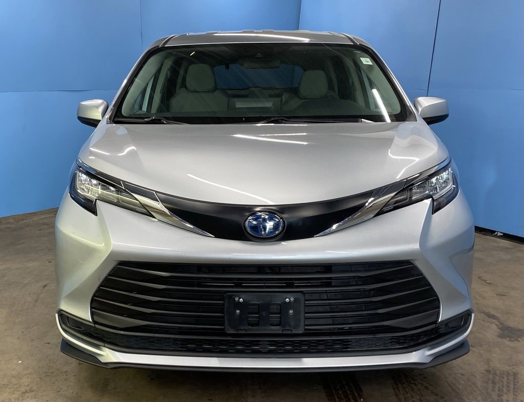 Used 2022 Toyota Sienna LE with VIN 5TDKRKEC6NS132309 for sale in Lebanon, IN