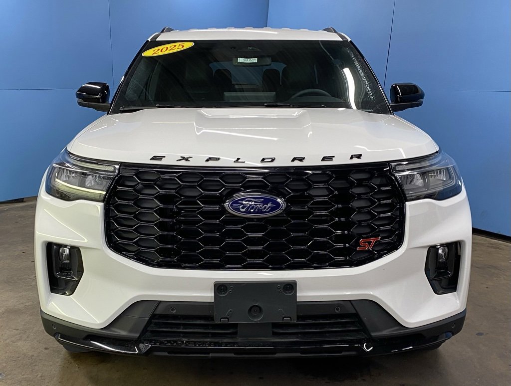 2025 Ford Explorer ST photo 3