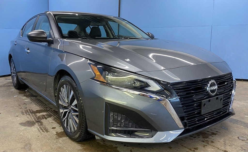 Used 2024 Nissan Altima 2.5 SV Sedan