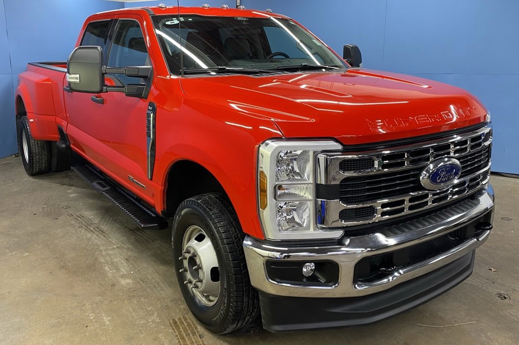 2025 Ford F-350 Super Duty XLT's photo