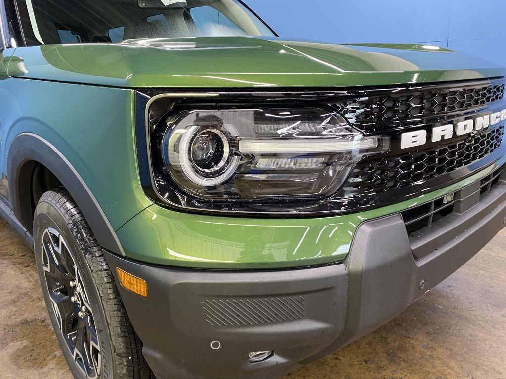 2025 Ford Bronco Sport Outer Banks photo 2