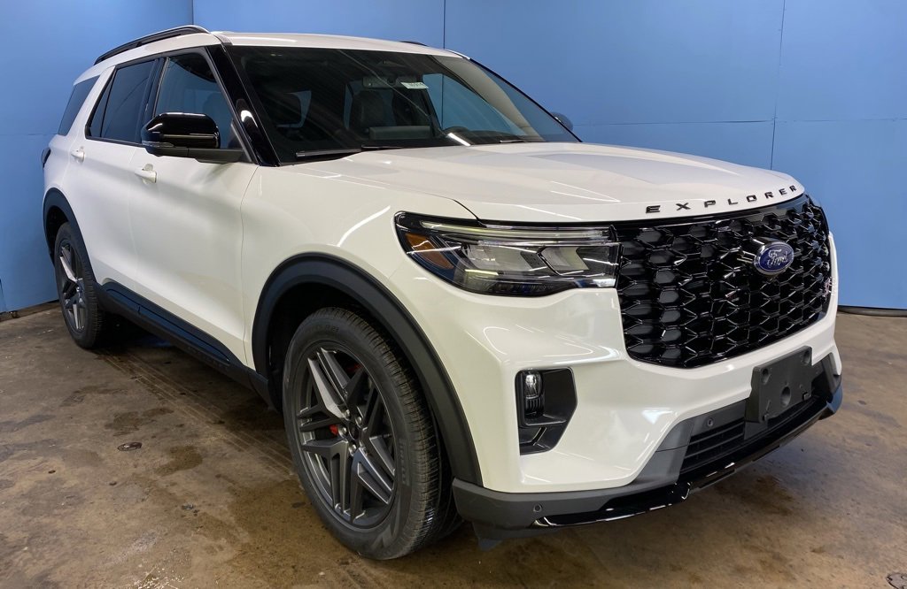 2025 Ford Explorer ST photo 2