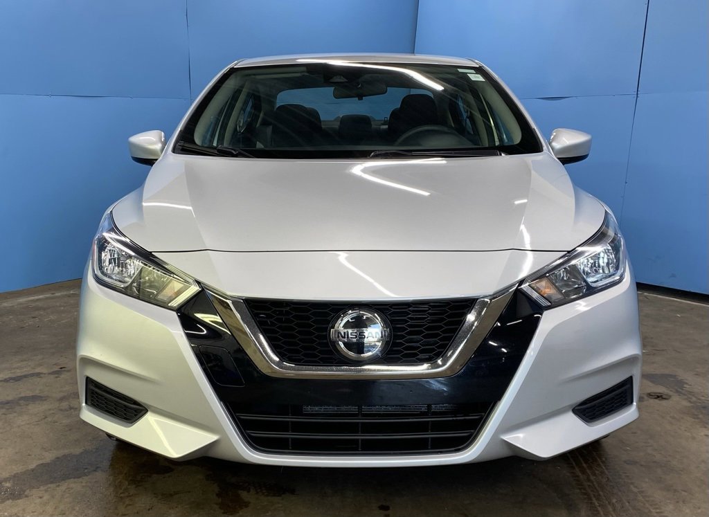 2022 Nissan Versa SV photo 3