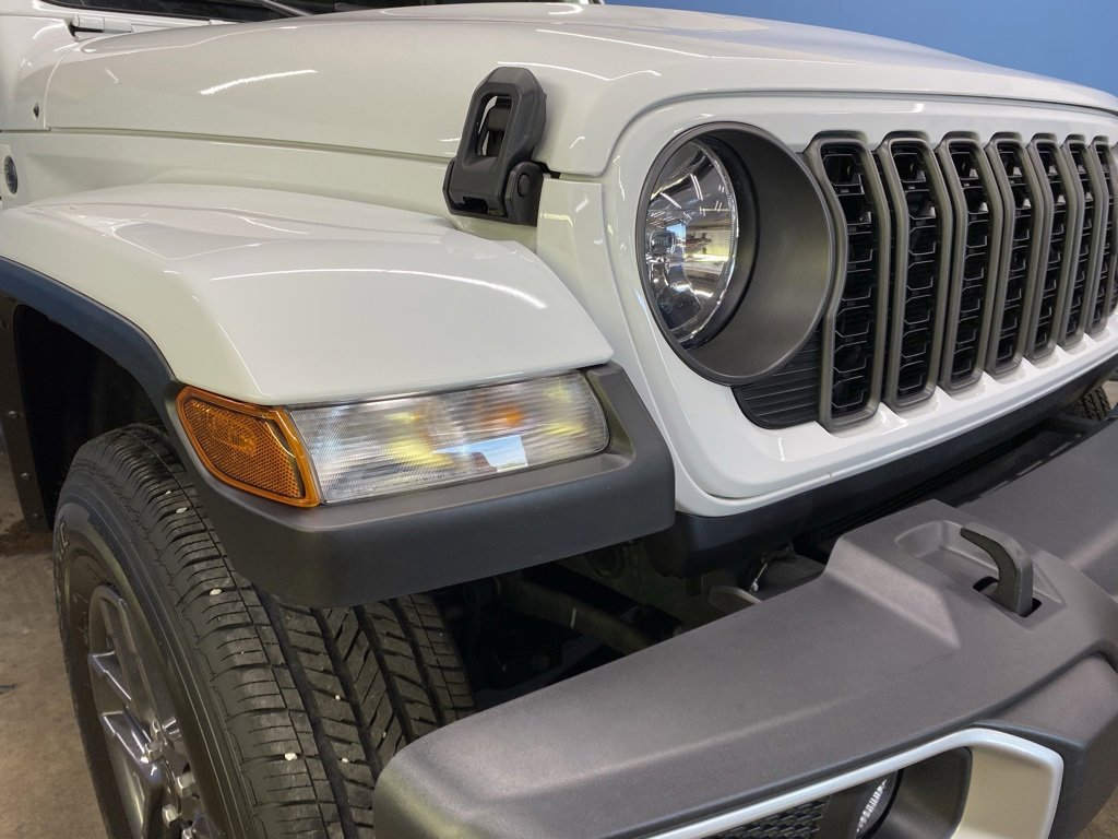 Used 2024 Jeep Gladiator Sport S with VIN 1C6HJTAG1RL120471 for sale in Lebanon, IN