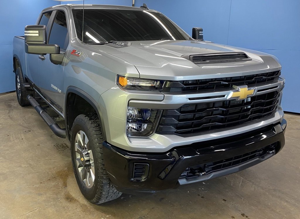 2025 Chevrolet Silverado 2500HD Custom's photo