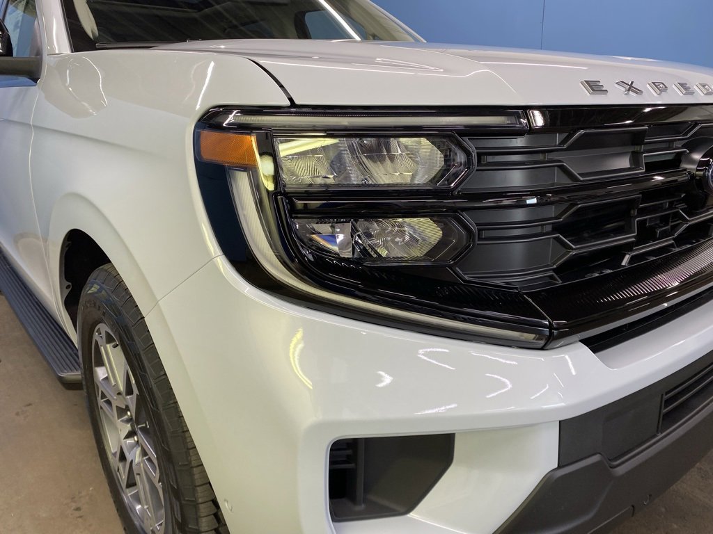 2025 Ford Expedition MAX photo 3