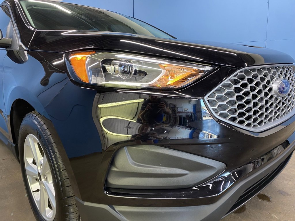 2024 Ford Edge SE photo 2