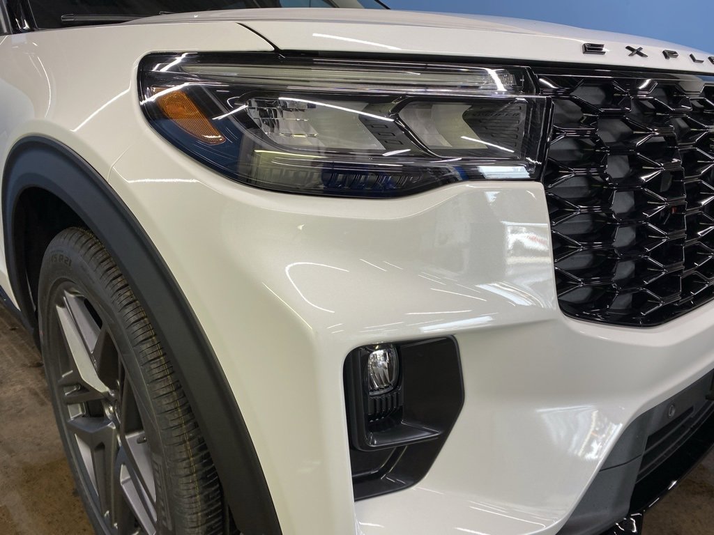 2025 Ford Explorer ST photo 3