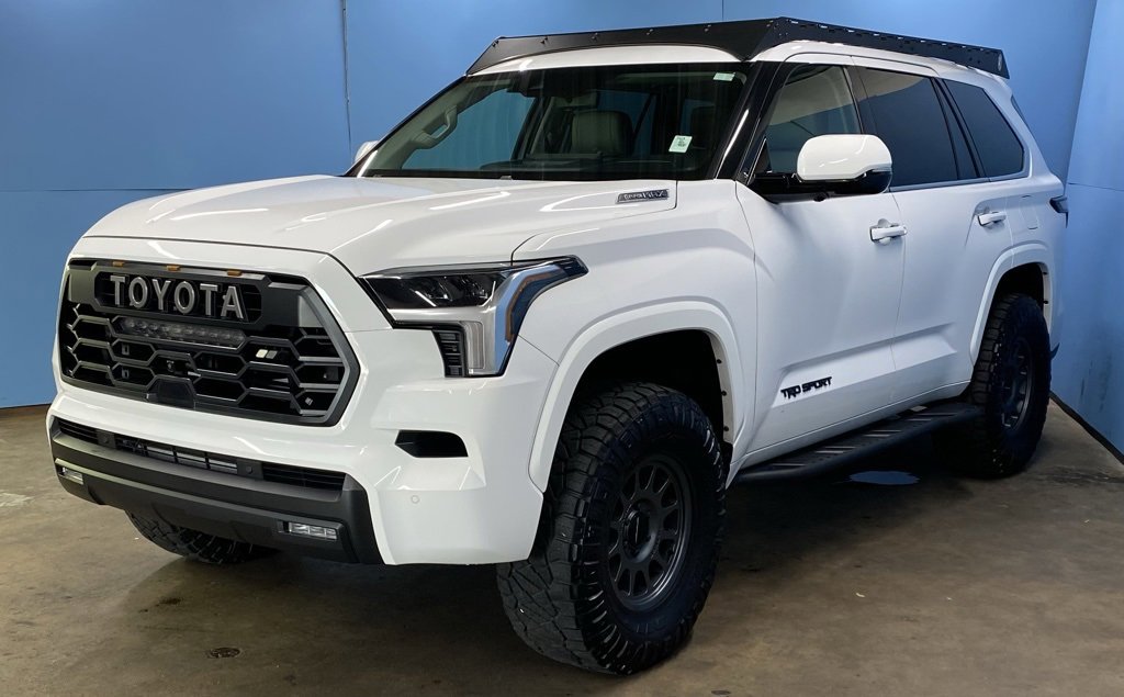 2023 Toyota Sequoia SR5 photo 5