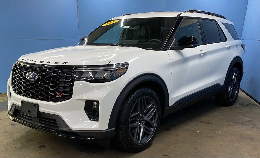 2025 Ford Explorer ST photo 4
