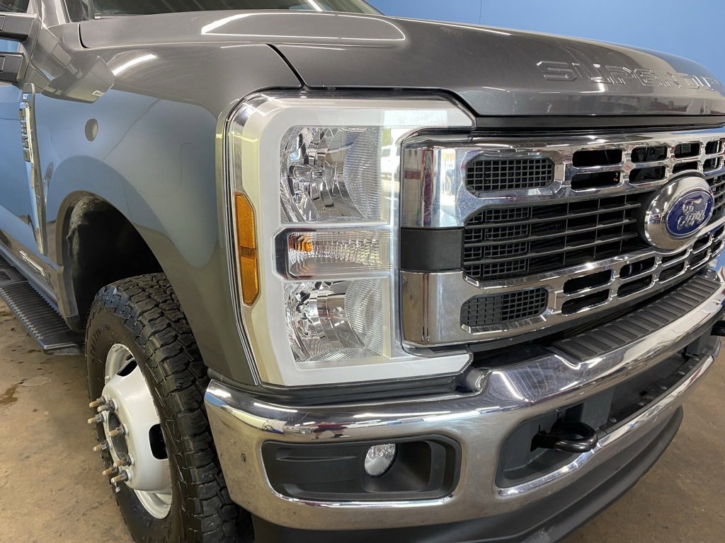 2024 Ford F-350 XLT photo 2