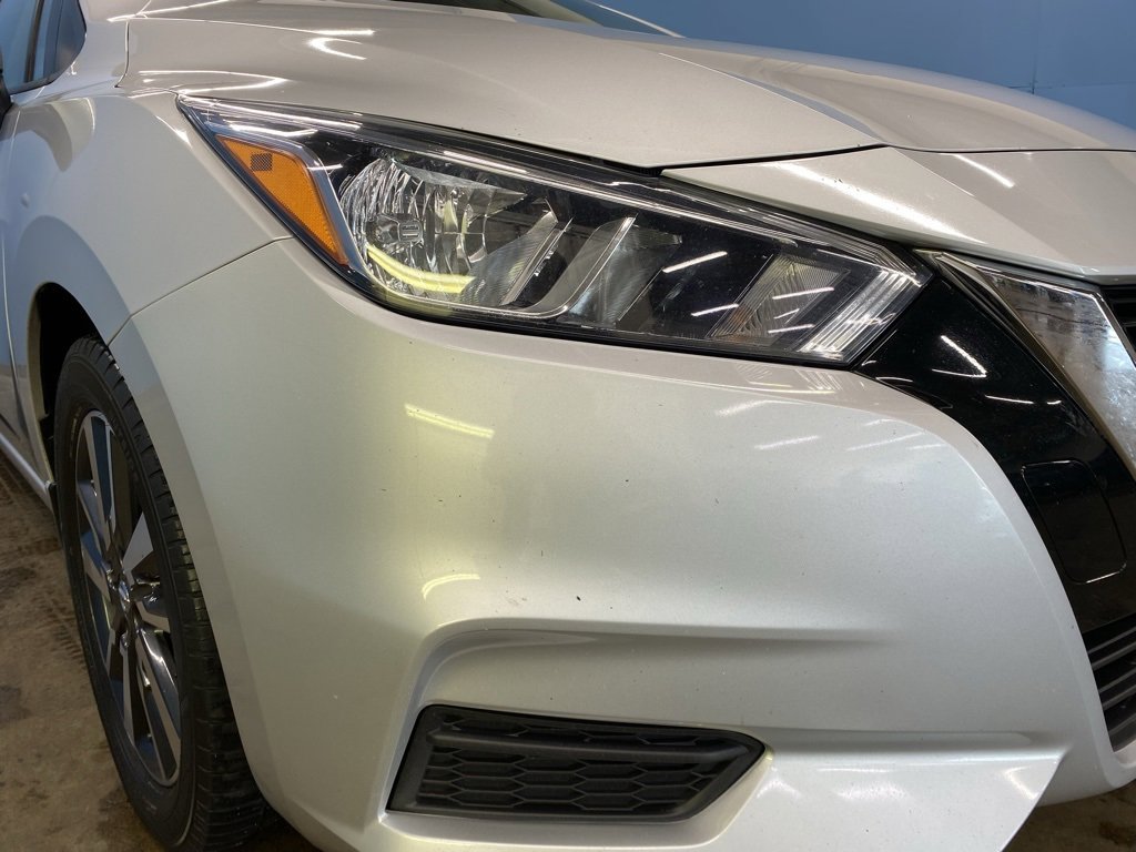 2022 Nissan Versa SV photo 2
