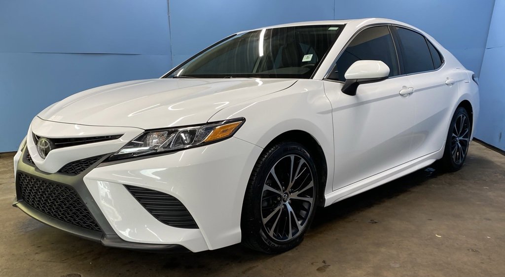 2020 Toyota Camry SE photo 4