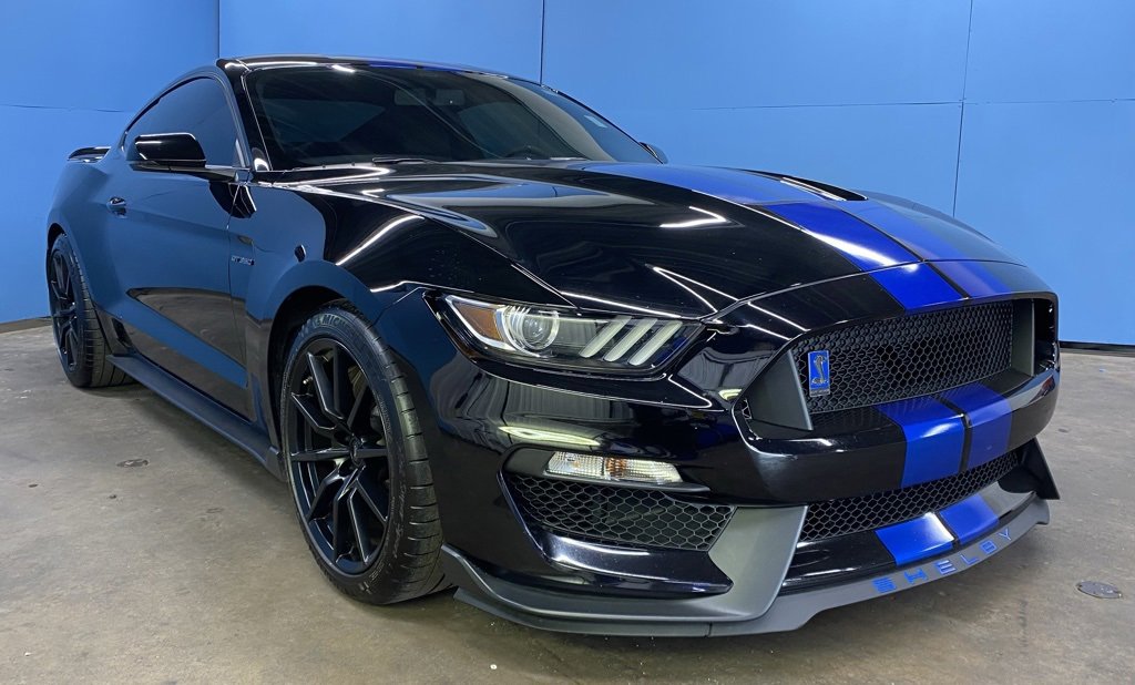 2018 Ford Mustang photo 2