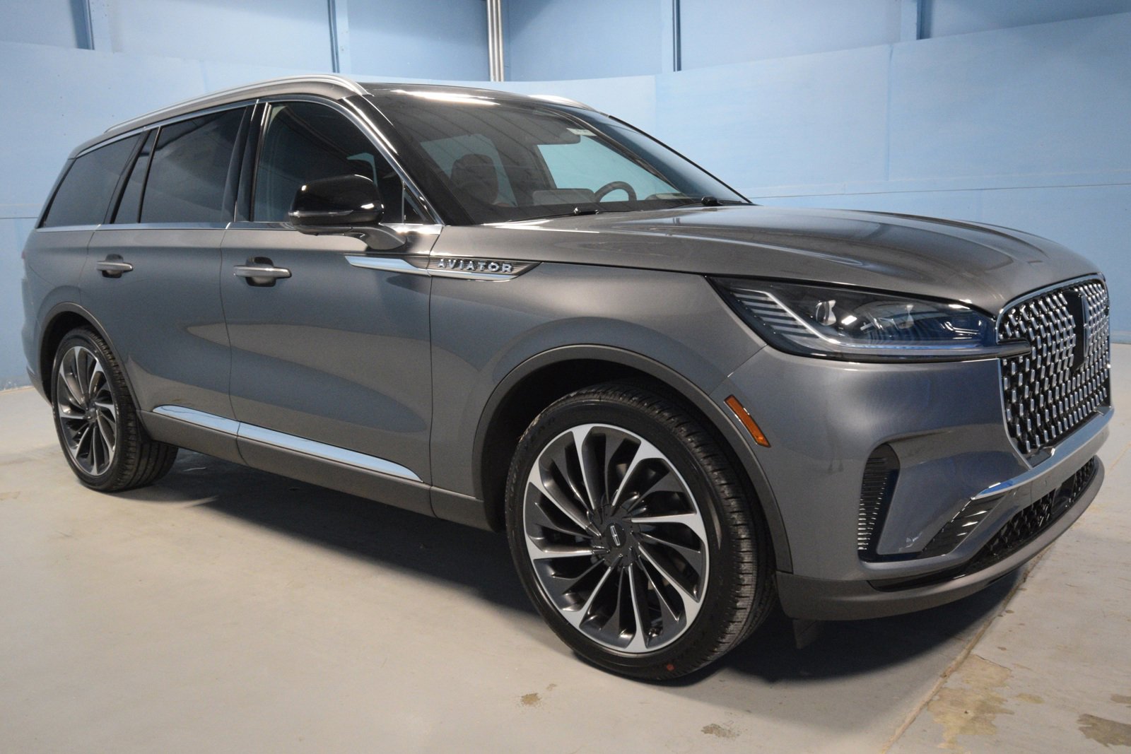 2025 Lincoln Aviator Reserve photo 2