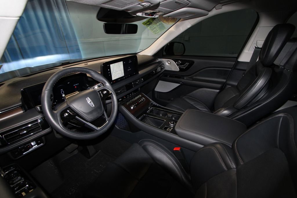 2025 Lincoln Aviator Reserve photo 2