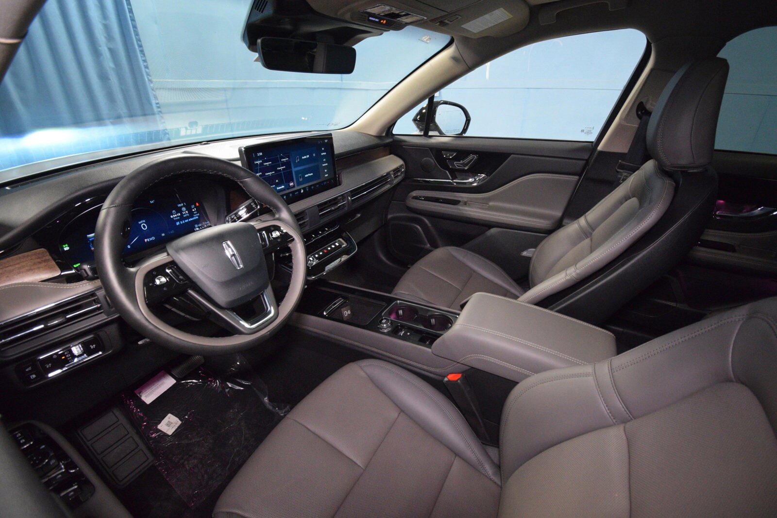 2025 Lincoln Corsair Grand Touring photo 3
