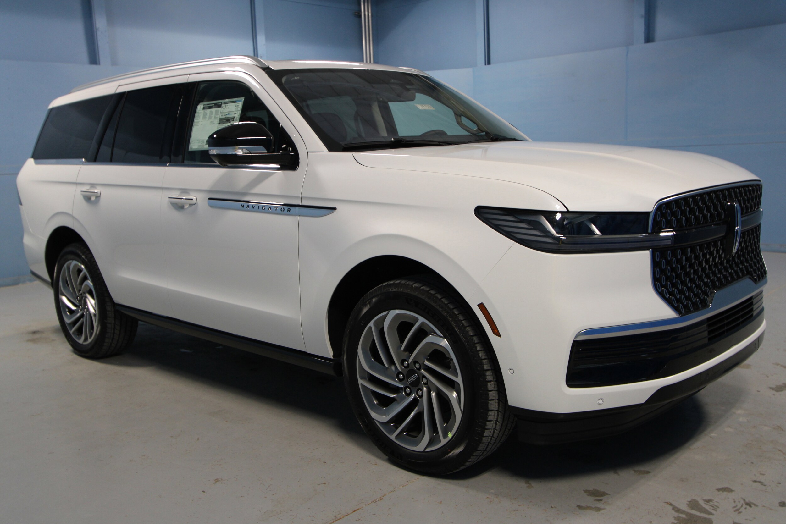 2025 Lincoln Navigator Reserve photo 2