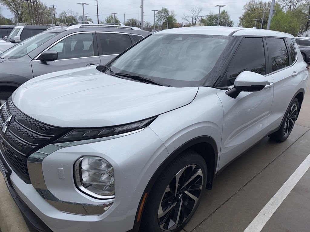 Used 2022 Mitsubishi Outlander ES 4D Sport Utility