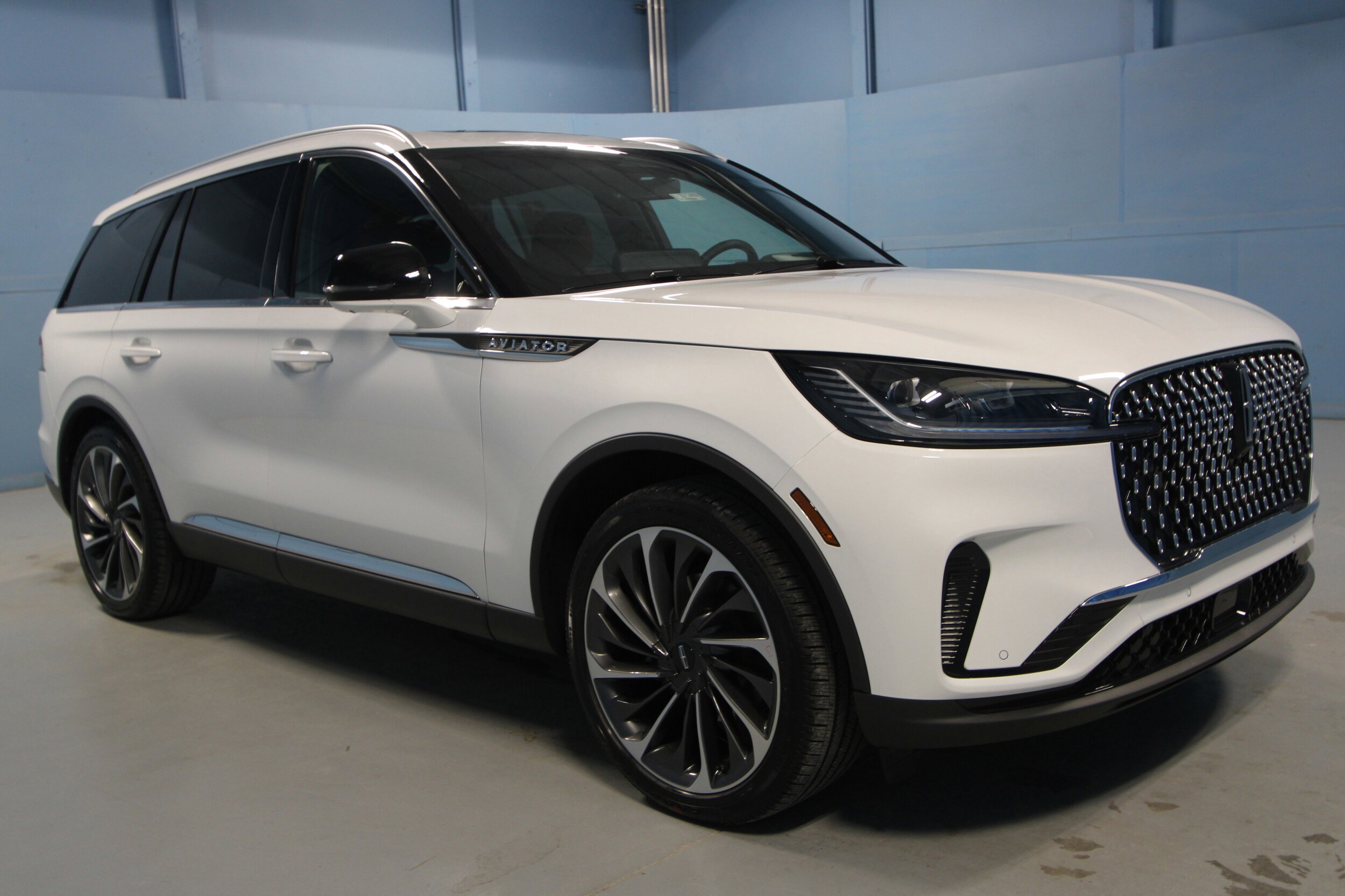 2025 Lincoln Aviator Reserve photo 2