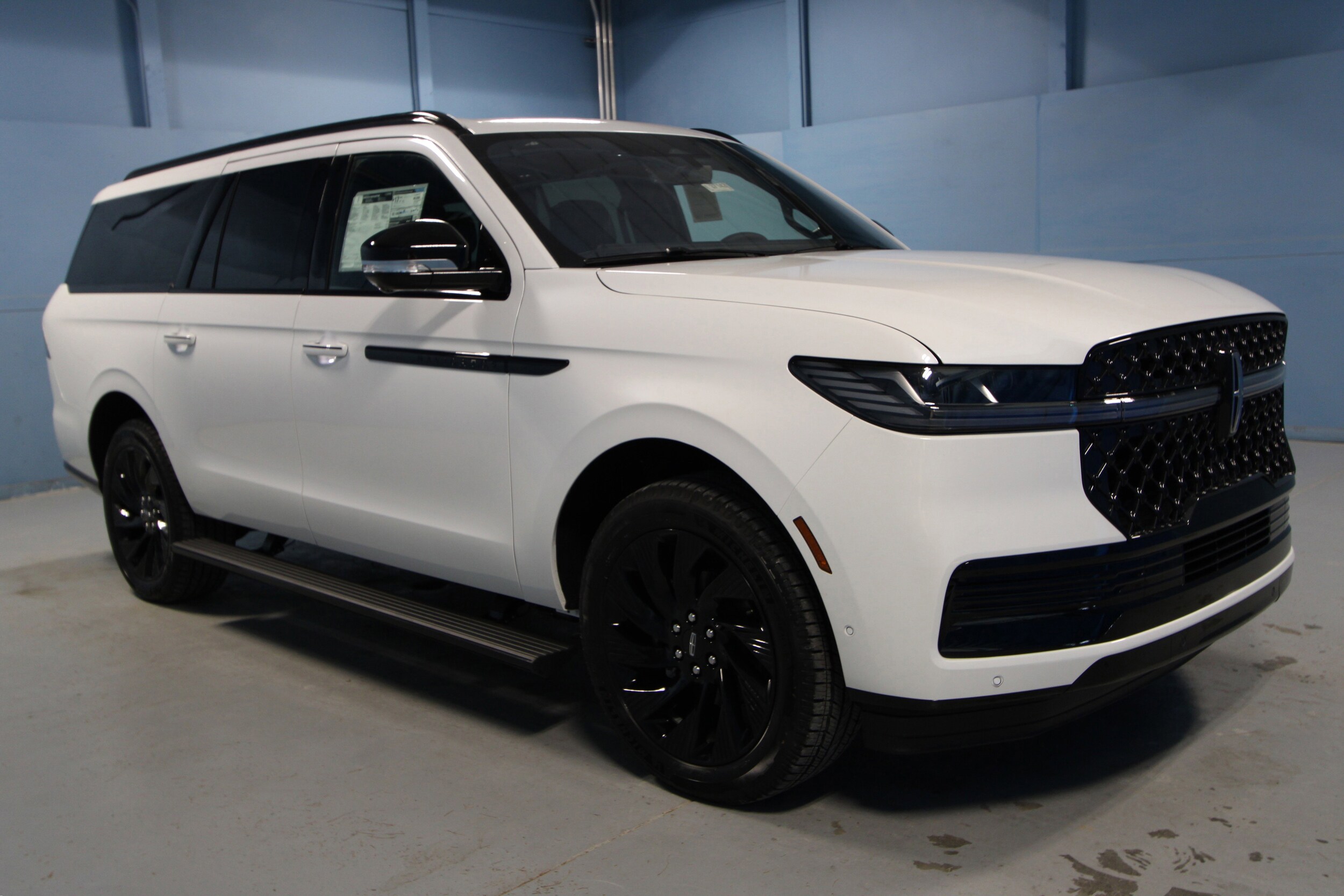 2025 Lincoln Navigator L Reserve photo 2