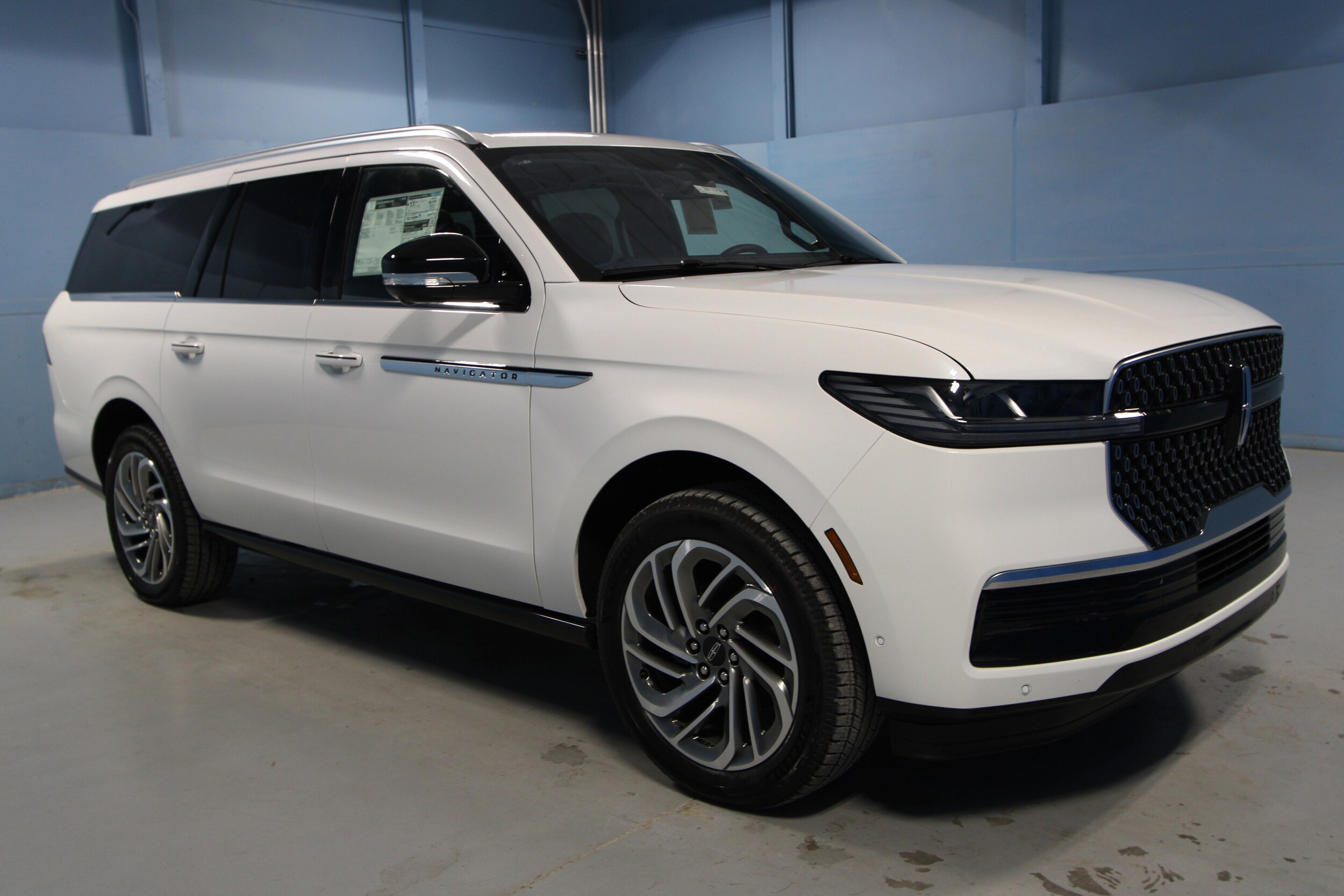 2025 Lincoln Navigator L Reserve photo 2