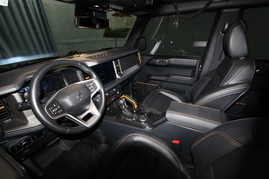 2024 Ford Bronco Badlands photo 2