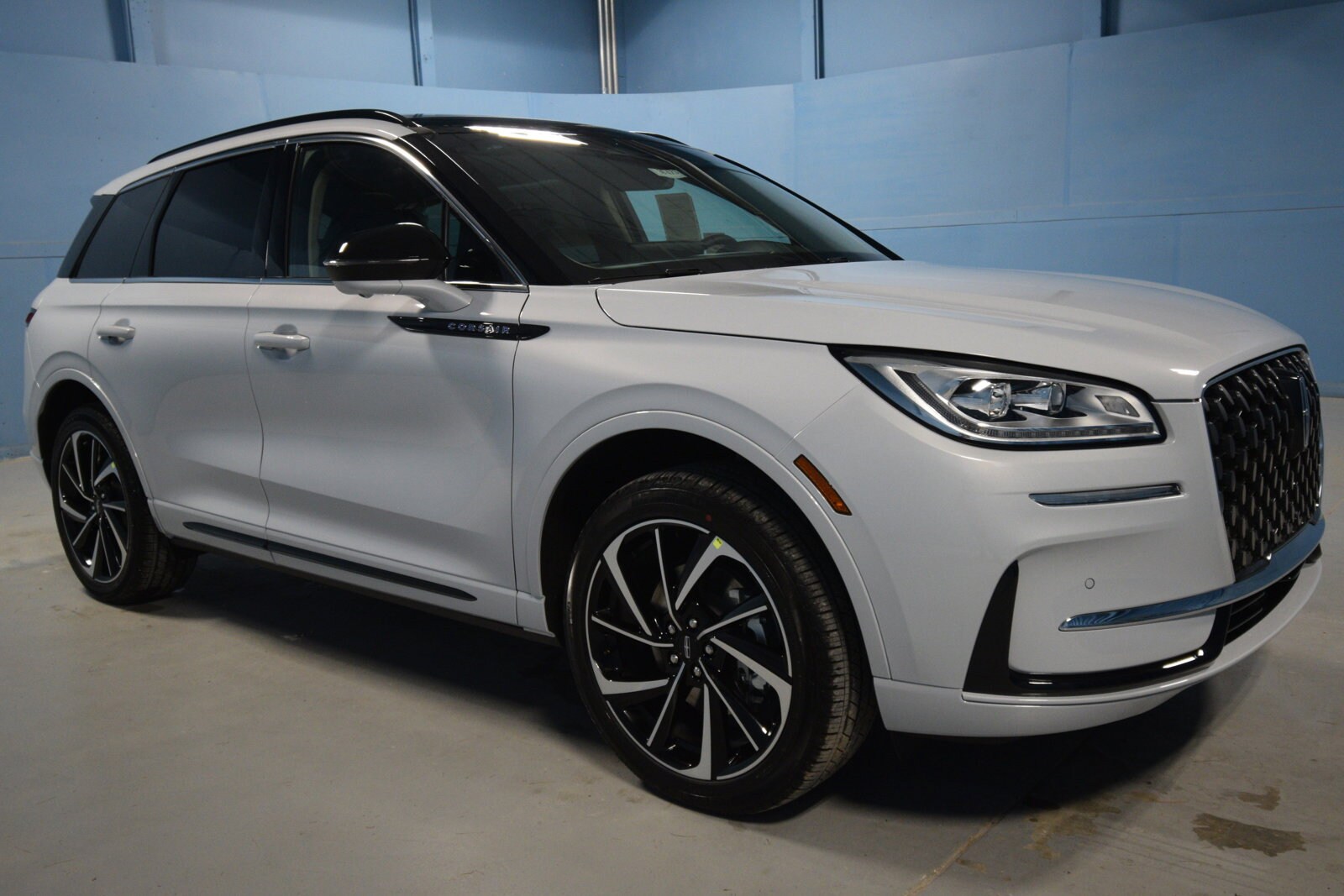 2025 Lincoln Corsair Grand Touring photo 2