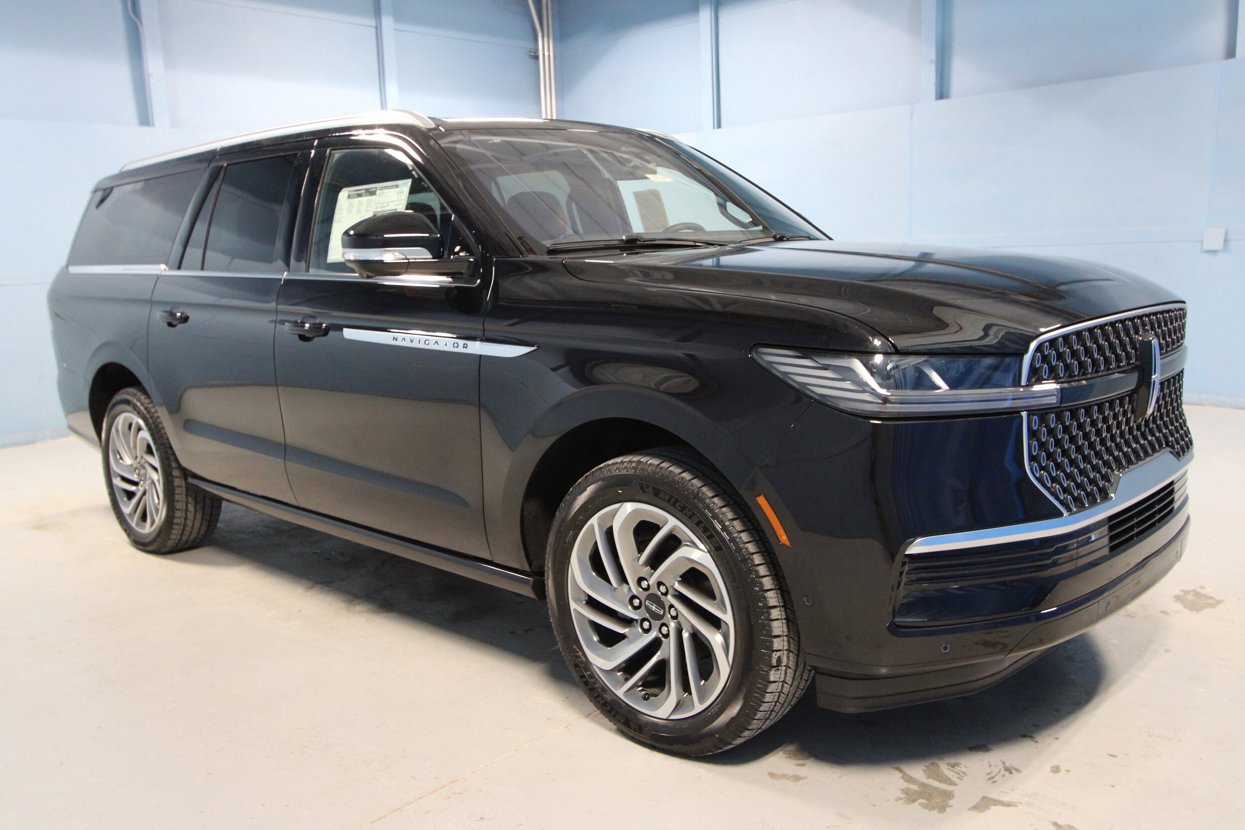 2025 Lincoln Navigator L Reserve photo 2