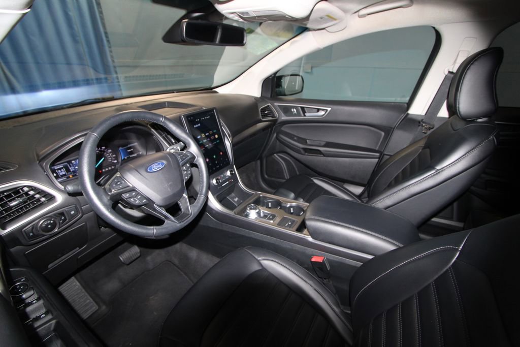 2024 Ford Edge SEL photo 2