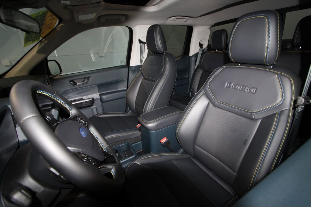 2025 Ford Maverick photo 3