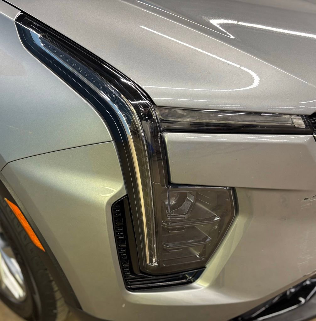 2024 Cadillac XT4 Premium Luxury photo 2