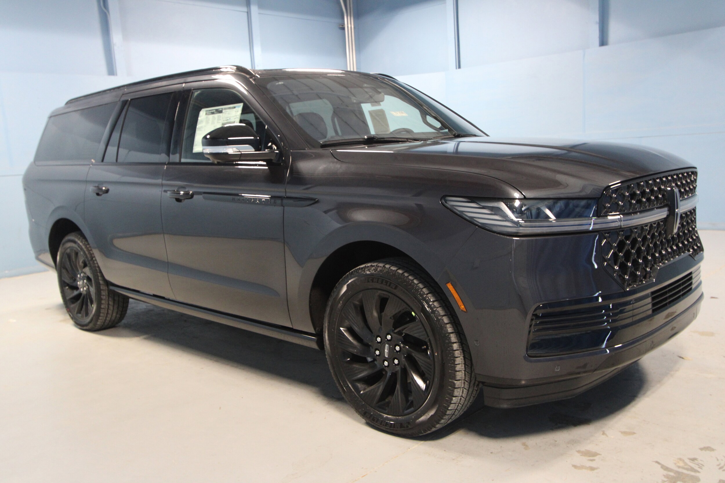 2025 Lincoln Navigator L Reserve photo 2