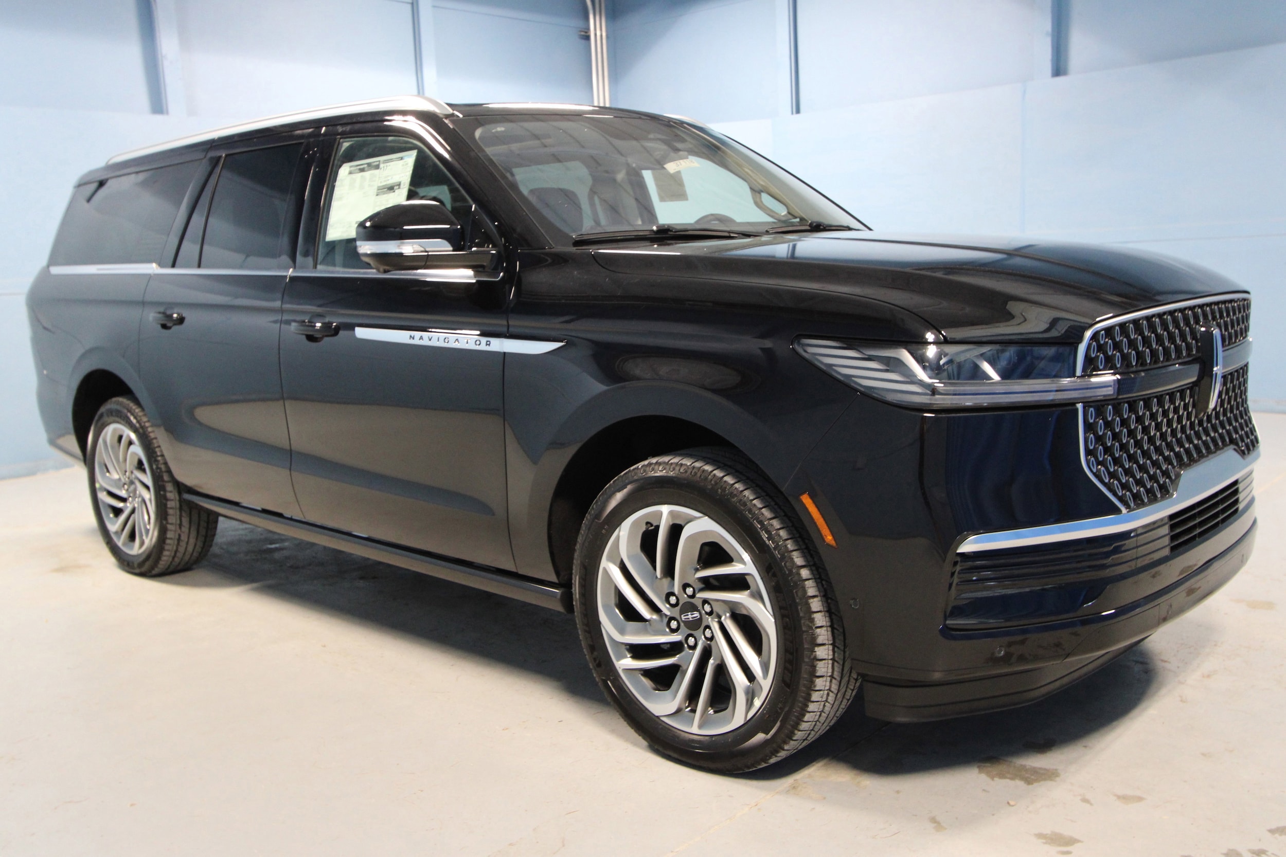 2025 Lincoln Navigator L Reserve photo 2