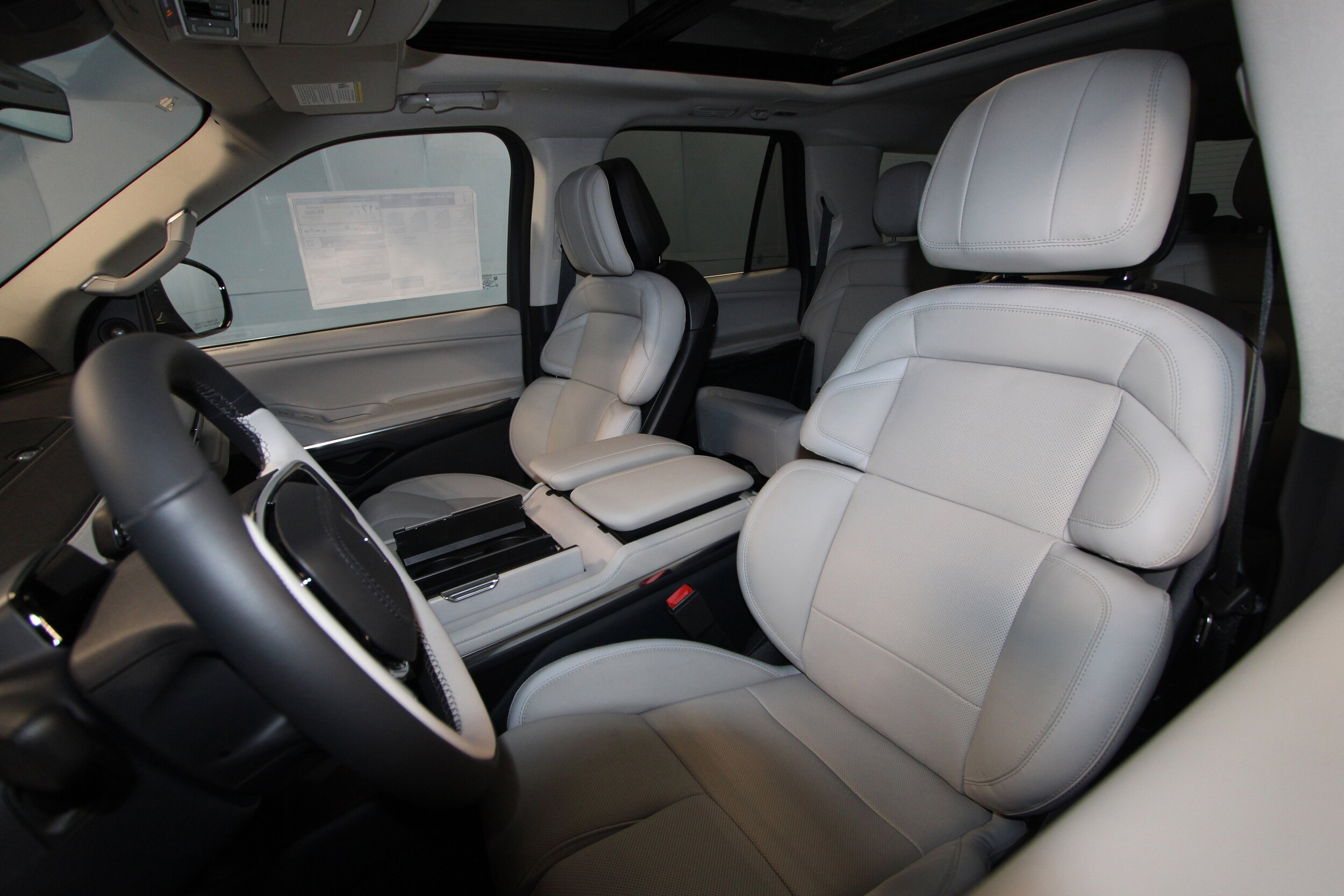 2025 Lincoln Navigator L Reserve photo 3