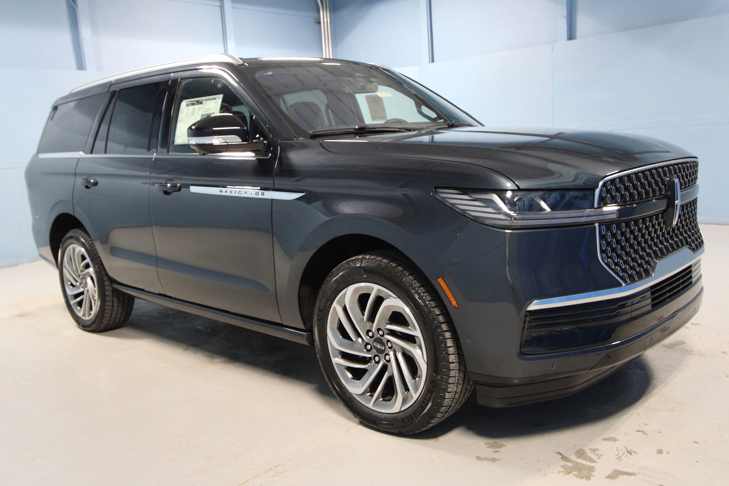 2025 Lincoln Navigator Reserve photo 2