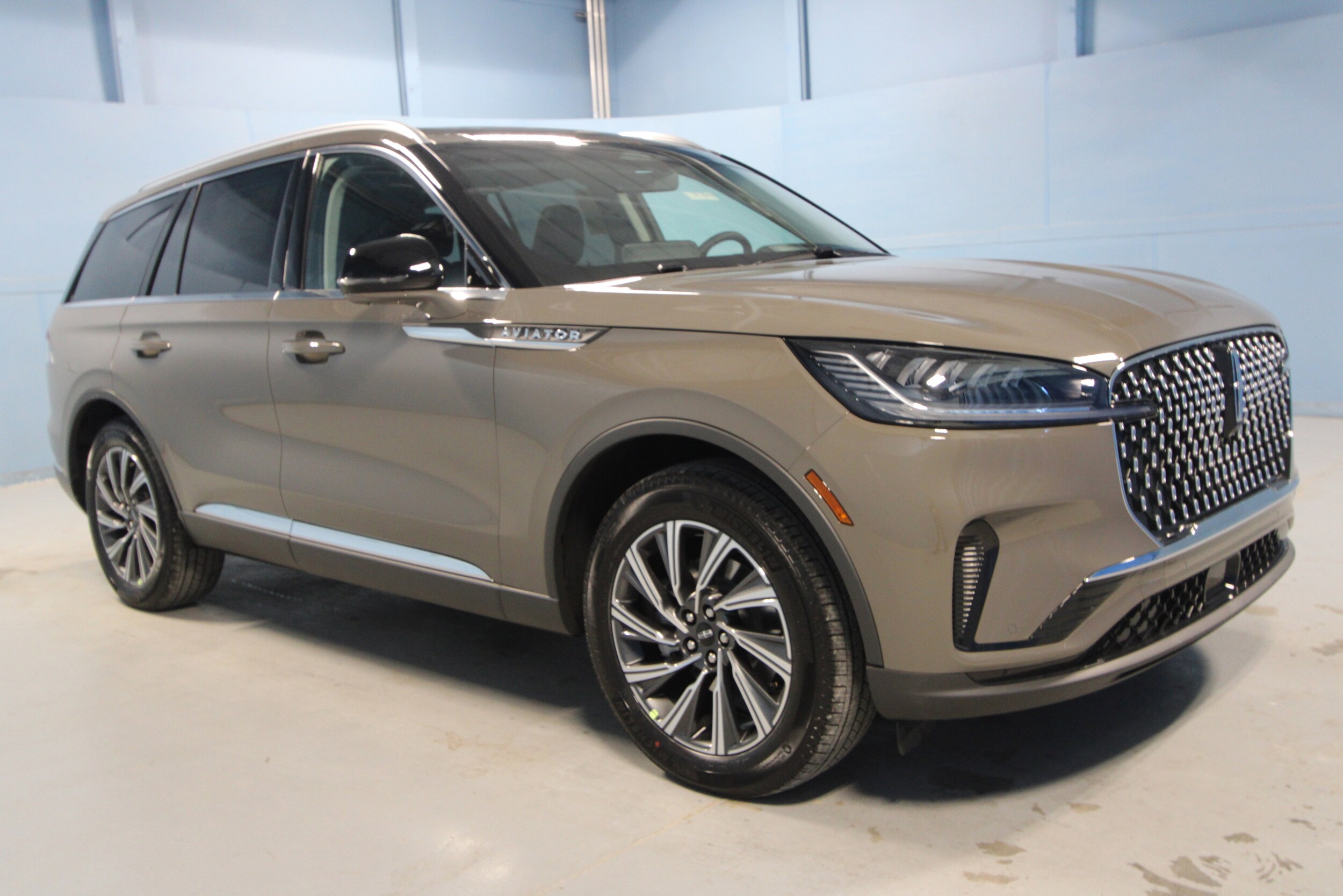2025 Lincoln Aviator Premiere photo 2