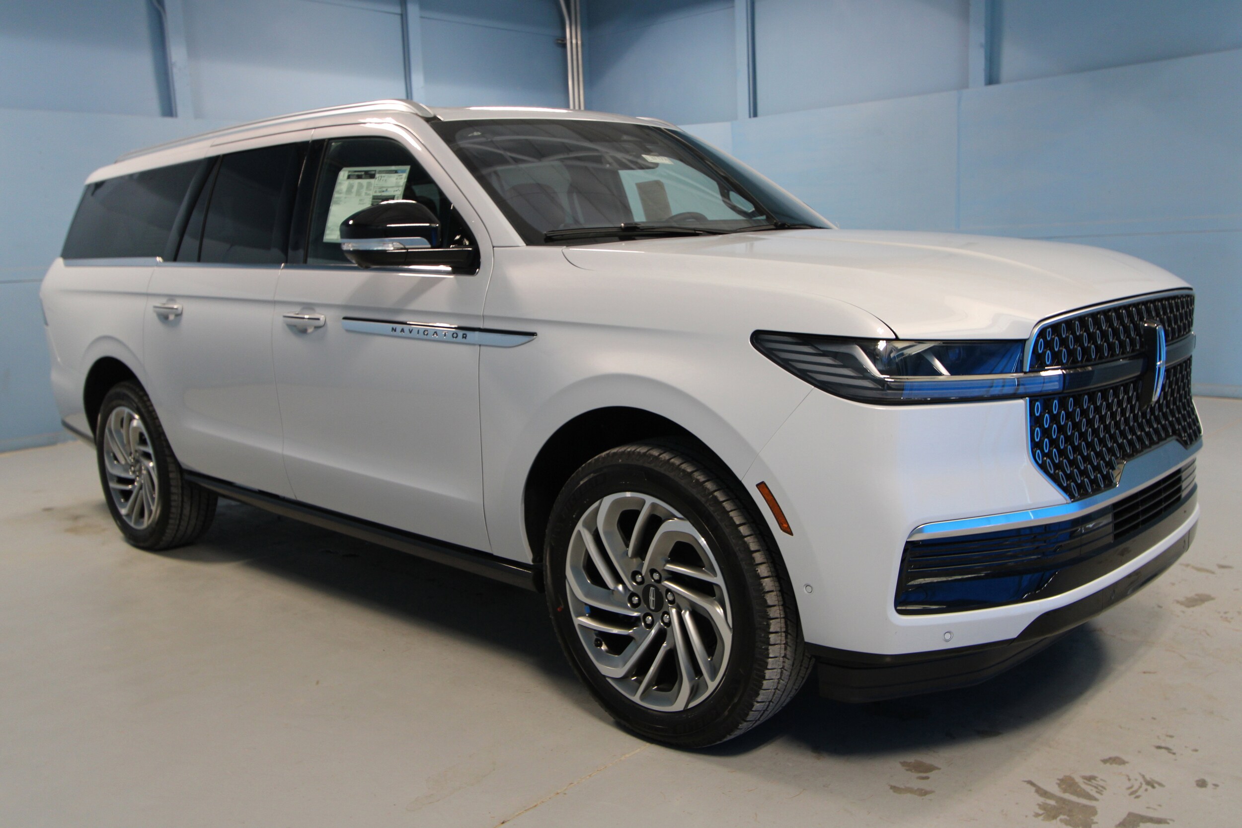 2025 Lincoln Navigator L Reserve photo 2
