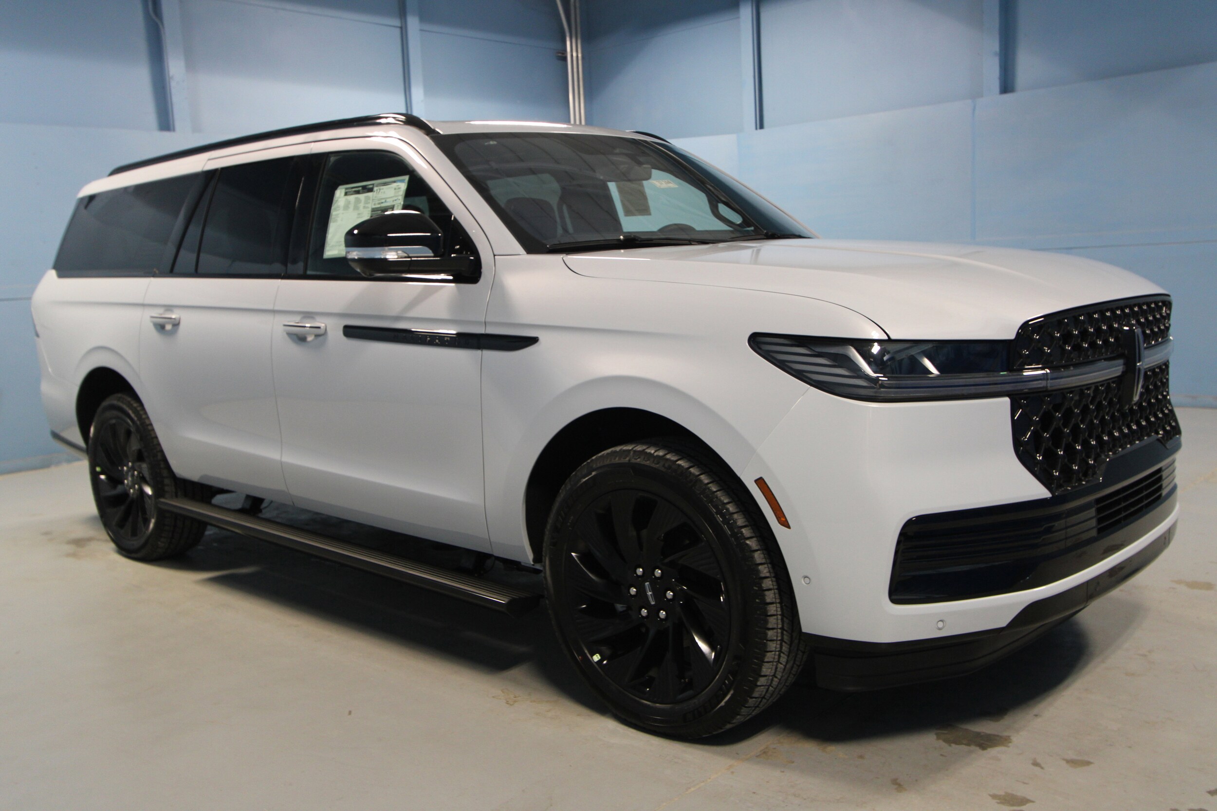 2025 Lincoln Navigator L Reserve photo 2