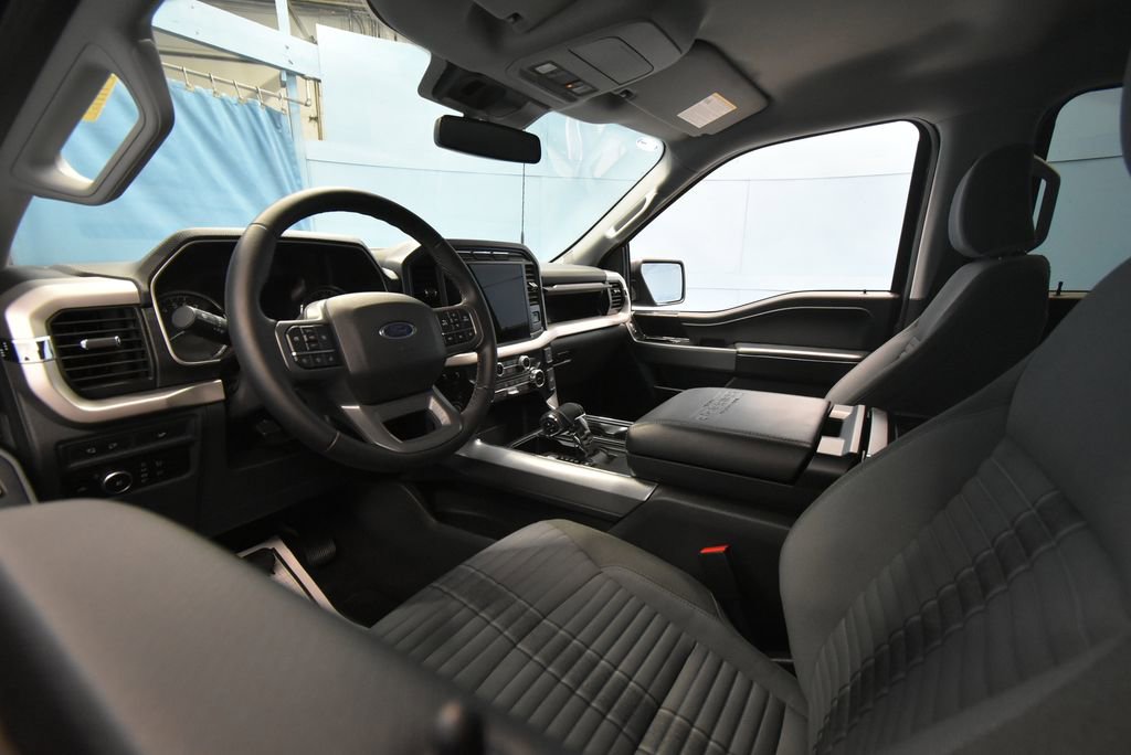 2023 Ford F-150 XLT photo 3
