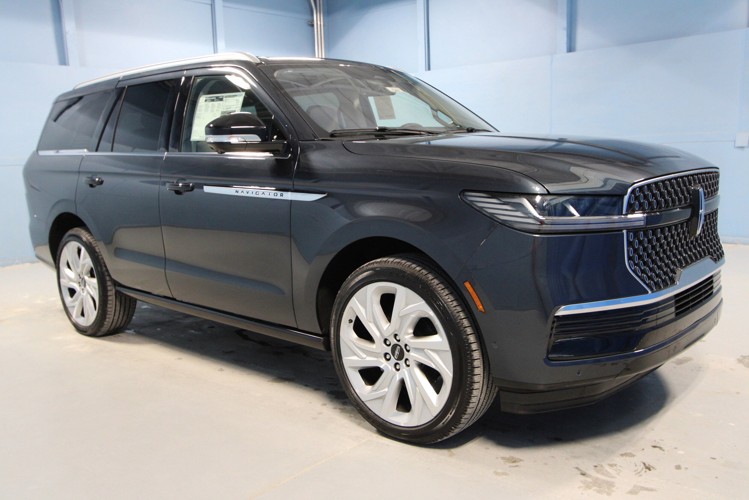 2025 Lincoln Navigator Reserve photo 2