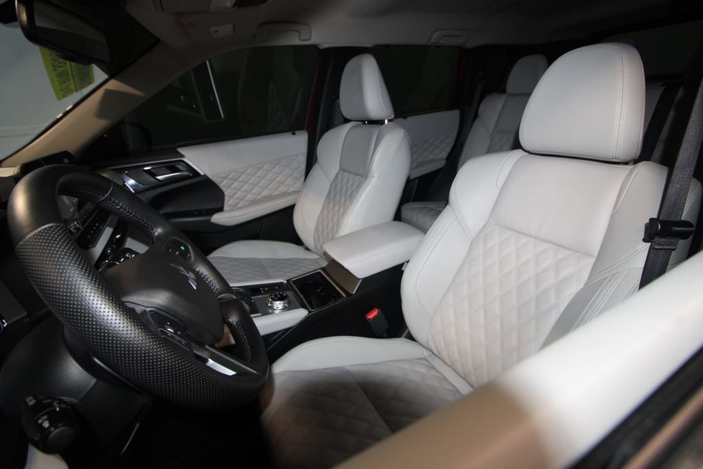2024 Mitsubishi Outlander SEL GT photo 3