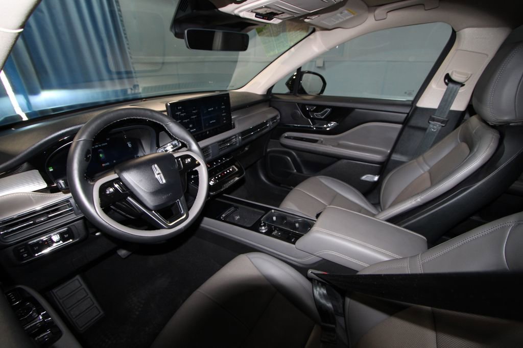 2024 Lincoln Corsair Grand Touring photo 2
