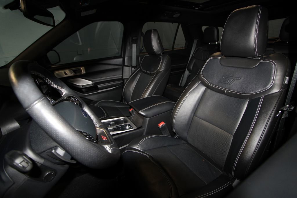 2023 Ford Explorer ST photo 3