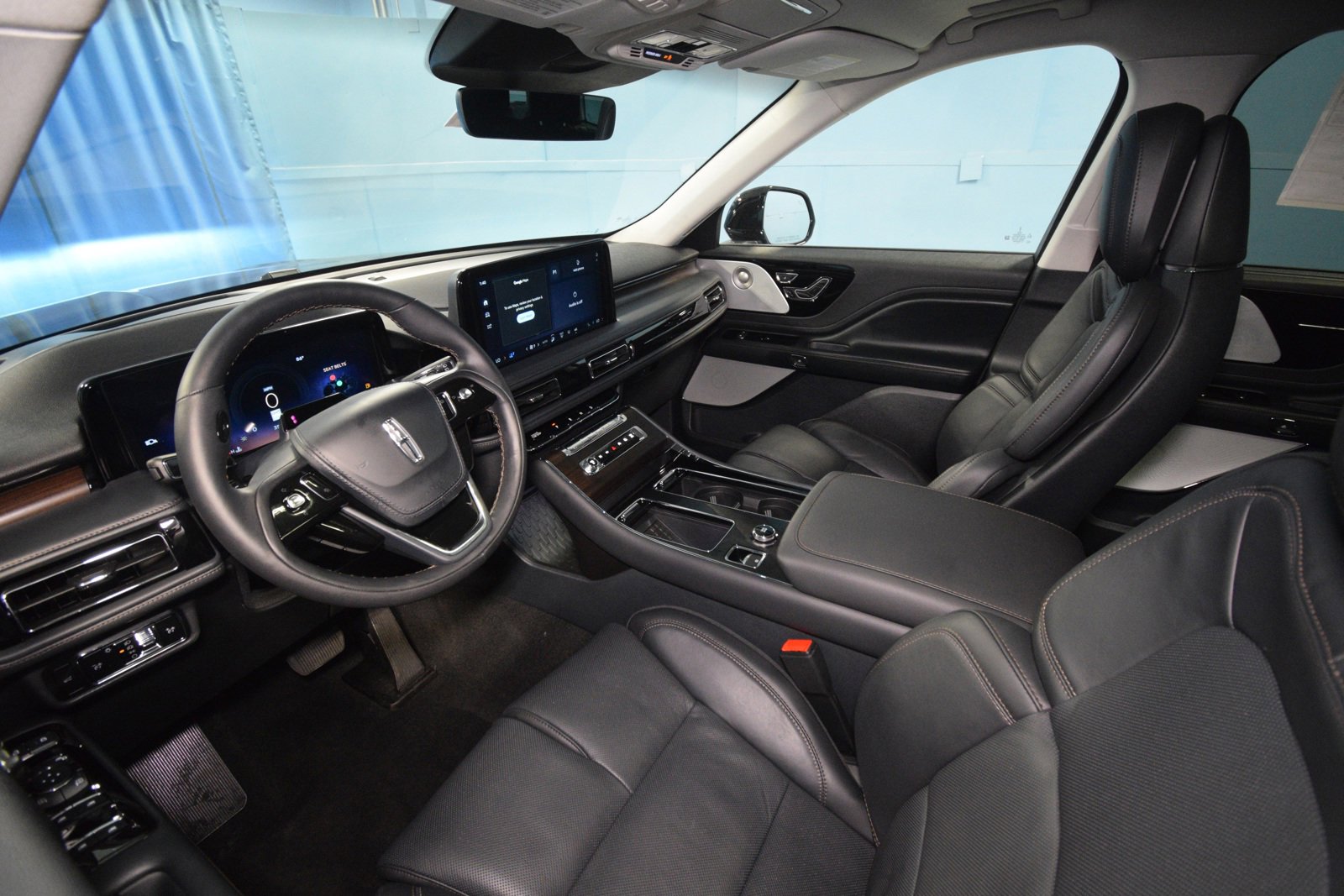 2025 Lincoln Aviator Reserve photo 3