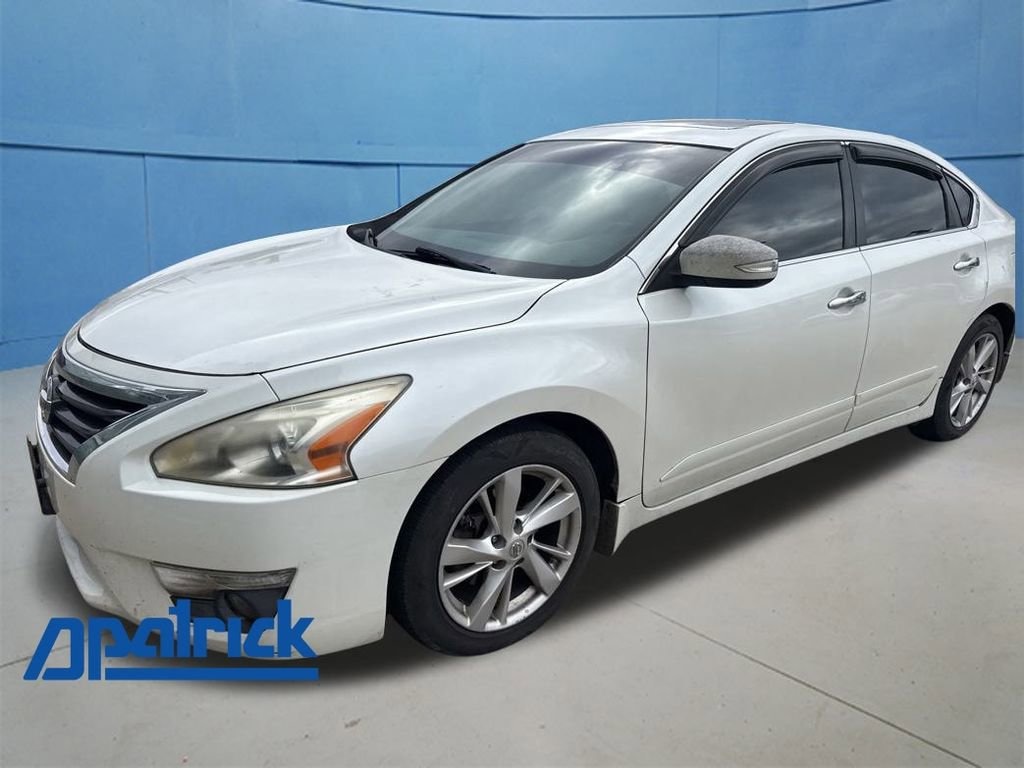 Used 2014 Nissan Altima 2.5 SV 4D Sedan