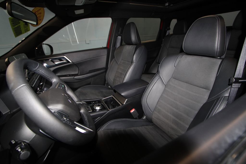 2024 Mitsubishi Outlander SE Ralliart photo 2