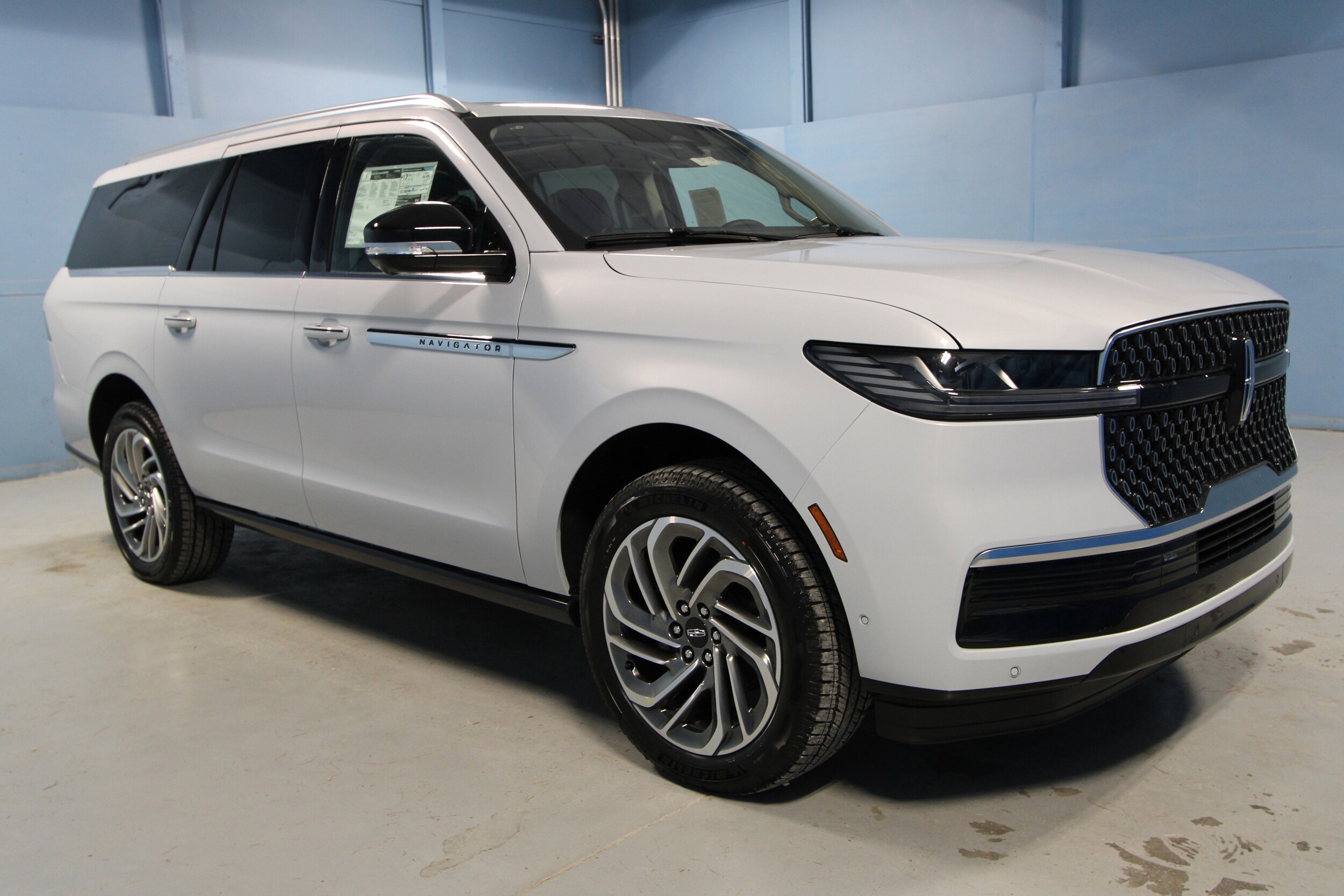 2025 Lincoln Navigator L Reserve photo 2