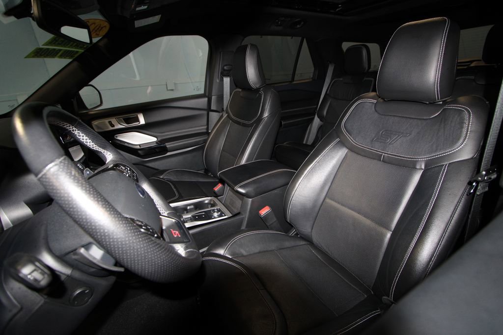 2023 Ford Explorer ST photo 2