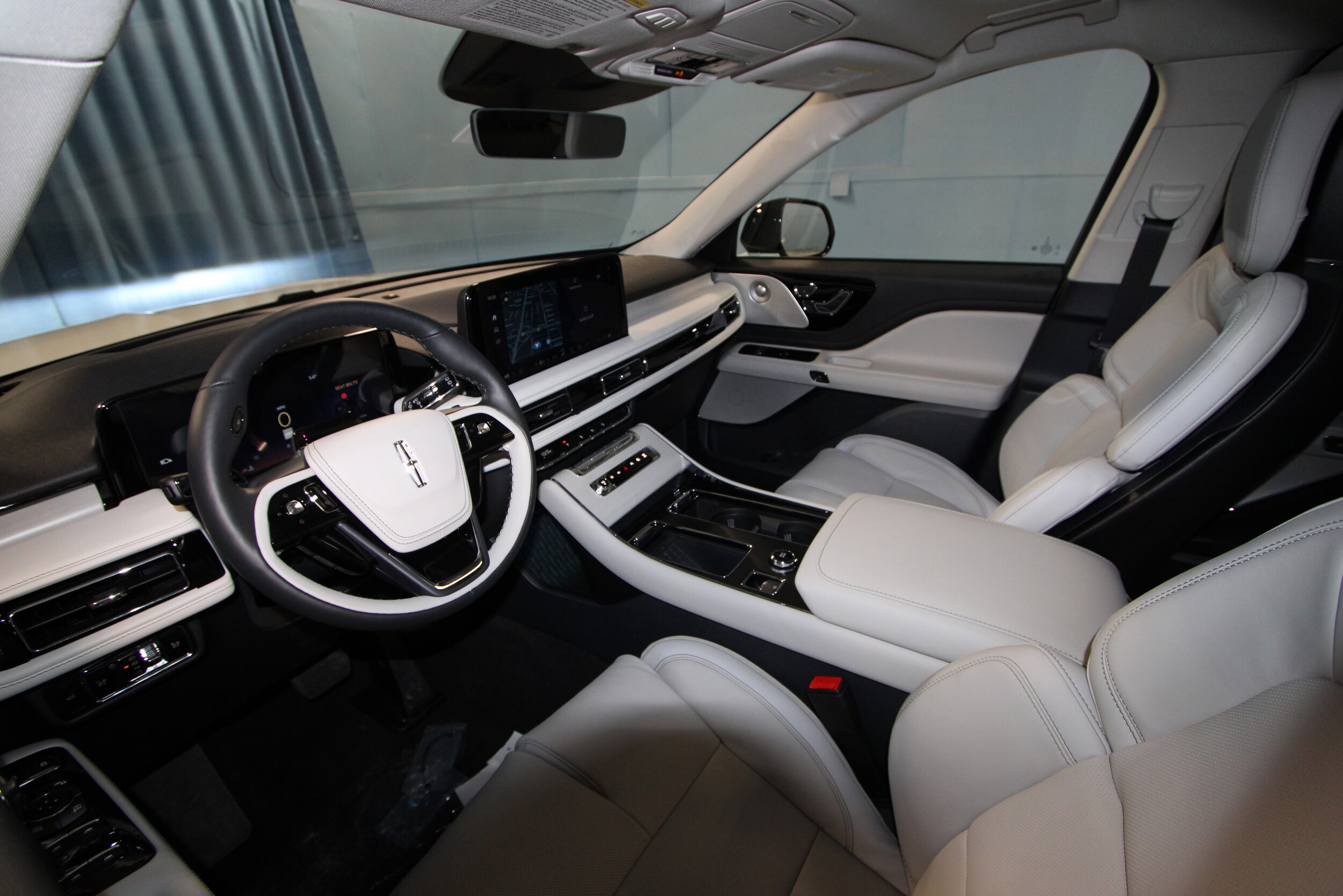 2026 Lincoln Aviator Reserve photo 3